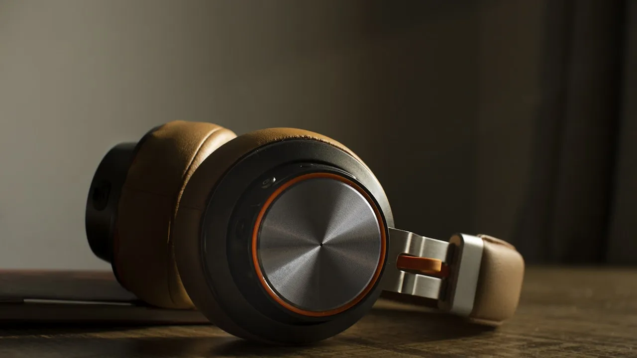 encapsulated-crawl-space-oklahoma Professionally encapsulated crawl space with vapor barrier and dehumidifier in an Oklahoma home